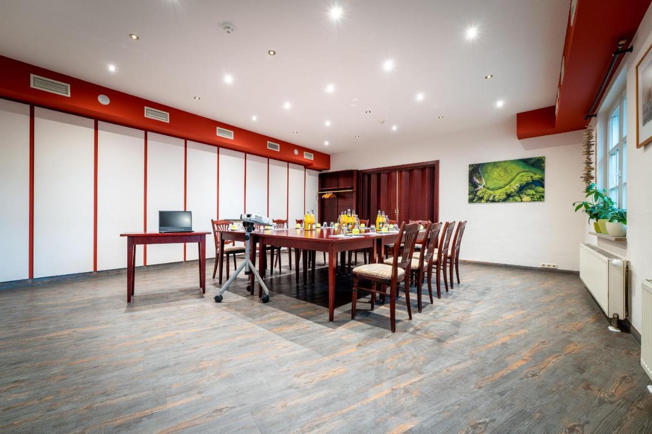 Hotel Reussischer Hof Schmolln  Экстерьер фото